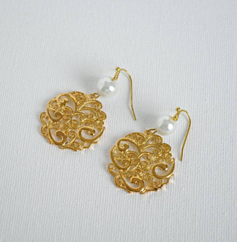 Gold Filigrane Perlen Ohrringe Boho Brautschmuck von NewJewelleryStory