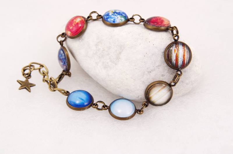 Planet Armband Sonnensystem Schmuck Mit Glascabochons von NewJewelleryStory