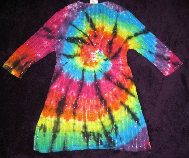 Krawatte Farbstoff Kleid Tunika - Größe Frauen Kleine Regenbogen Wirbel Halbarm V-Ausschnitt von NewLifeForOldClothes