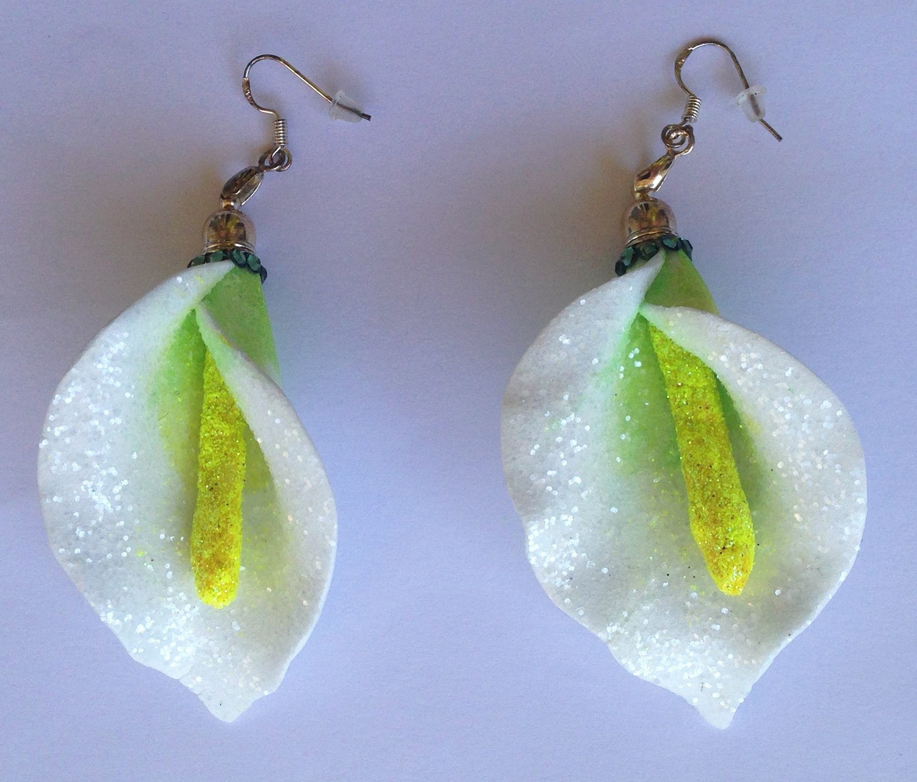 Ohrringe Hochzeit Weiße Blumen Calla Lilie Handgemachte Kristalle Swarovski Silber 925 von NewLookJewelryArt