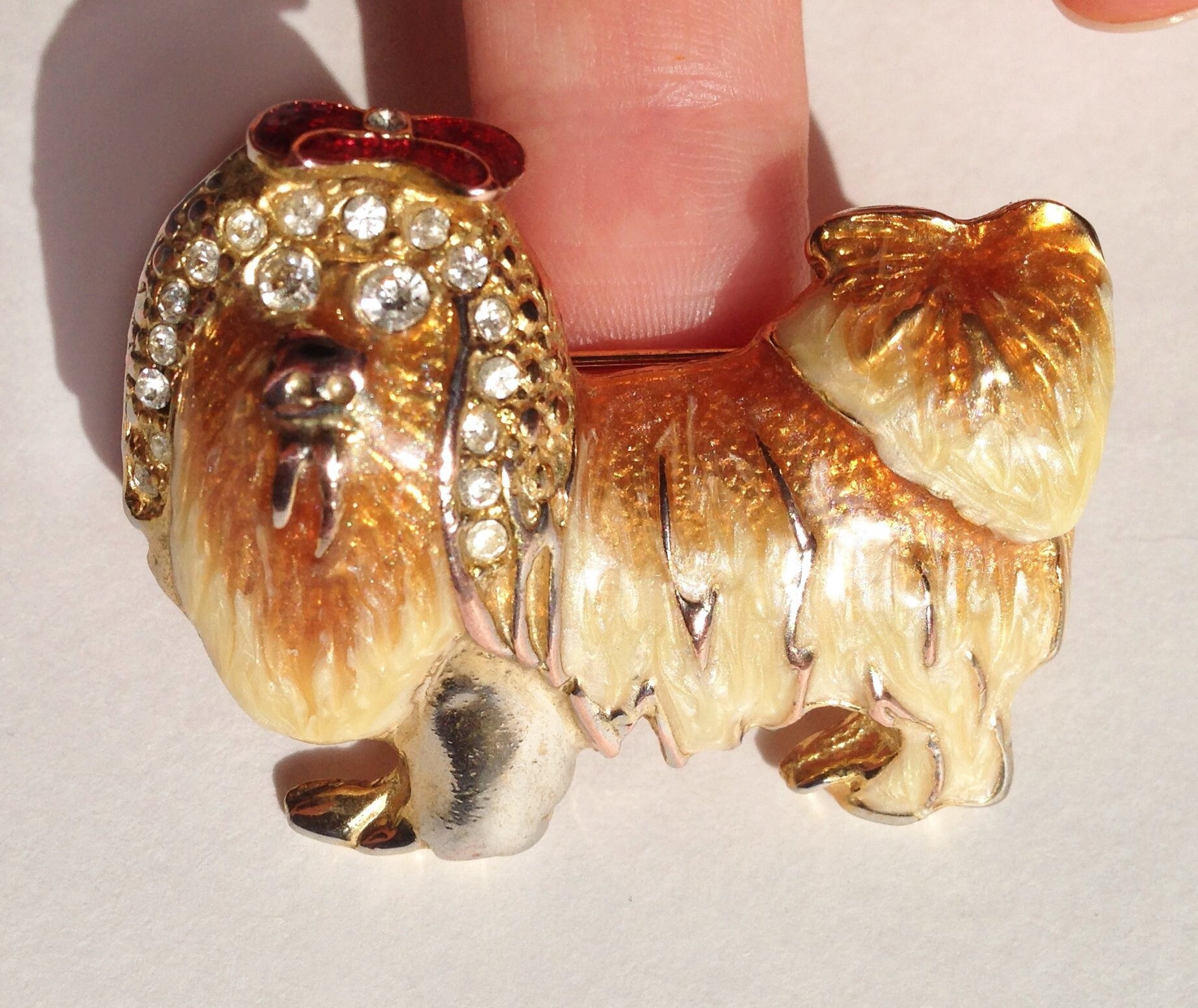 Vintage Hund Brosche Shih Tzu Malteser Schmuck Welpe Pin Sammler Seltene Emaille Kristalle von NewLookJewelryArt