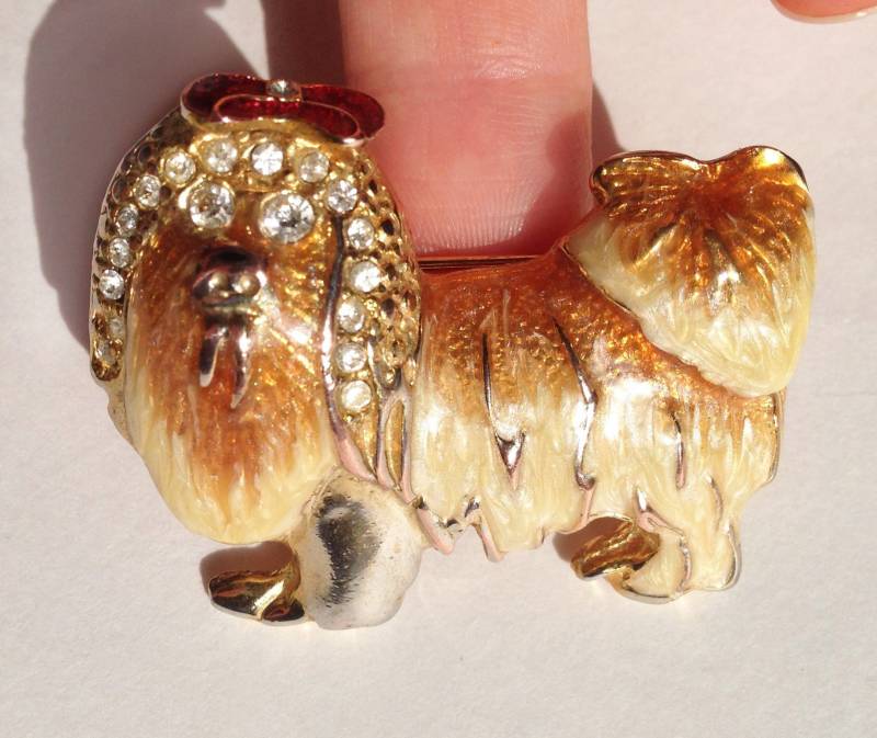 Vintage Hund Brosche Shih Tzu Malteser Schmuck Welpe Pin Sammler Seltene Emaille Kristalle von NewLookJewelryArt