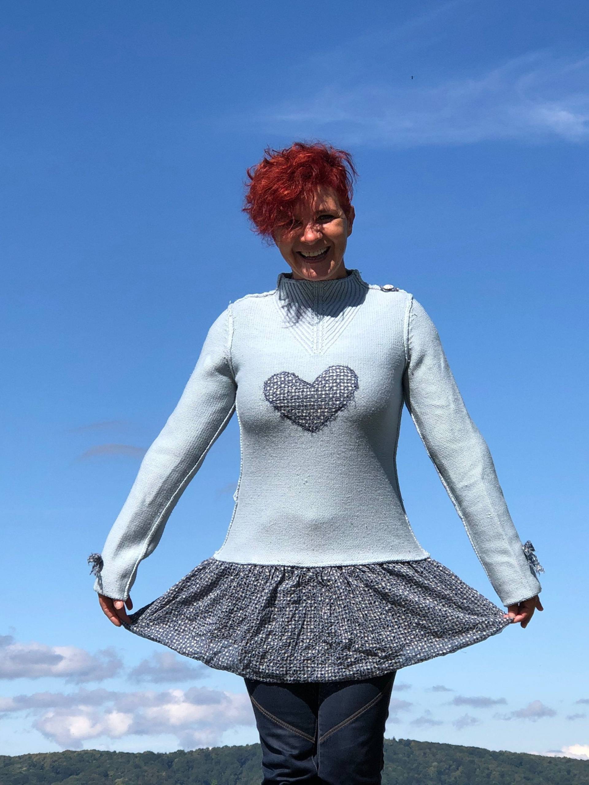 Alles Was Du Brauchst Ist Liebe Boho Wolle Pulli Kleid Schick Spitze Herz Baby Blau Pastell Vintage Warmes Winter Upcycled Gr S - L von NewLoveStory