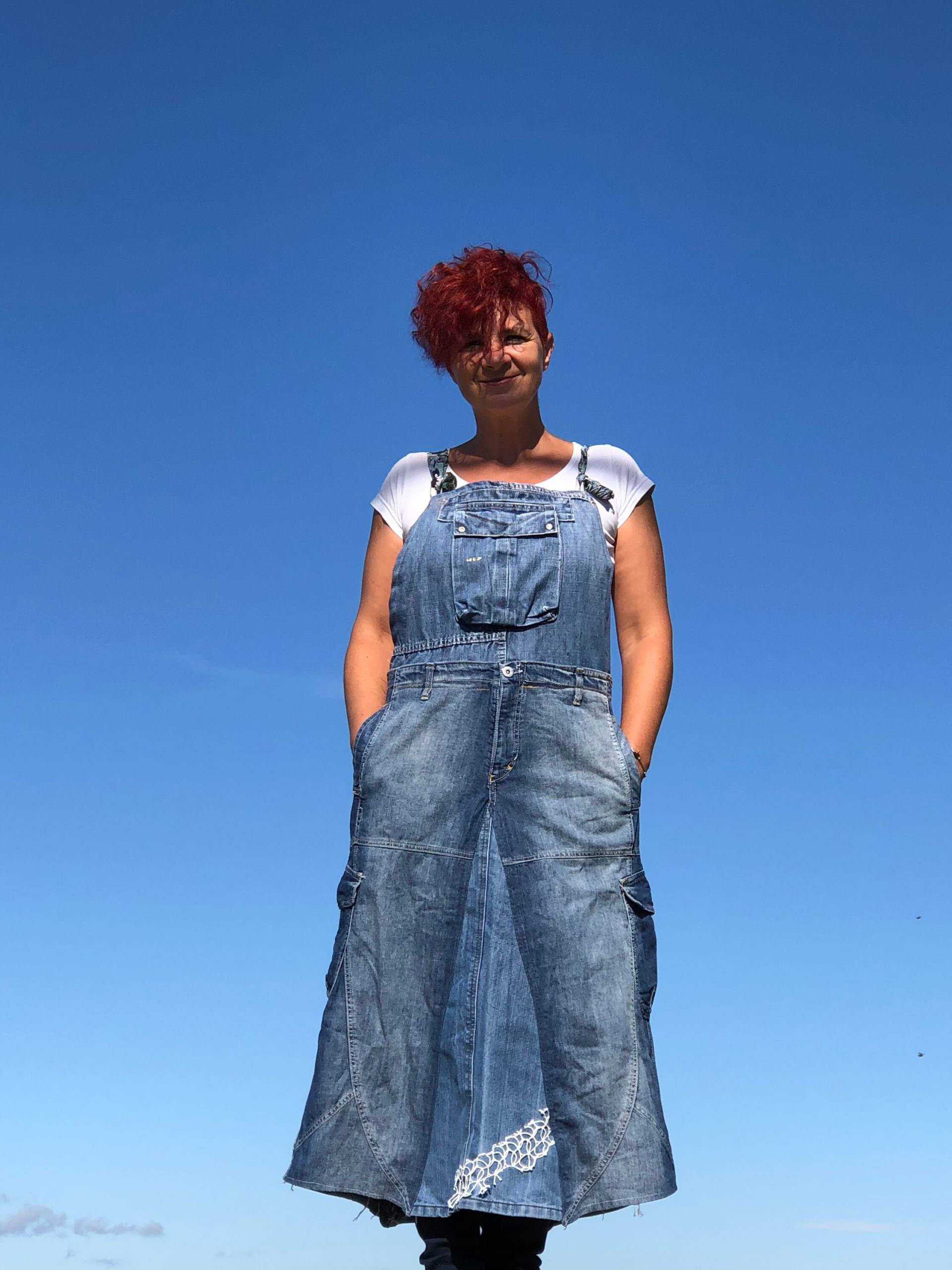 Denim Langer Latzrock M-Size Shabby Chic Blaue Jeans Boho Hippy Upcycled Kleidung Overall Spitze Details Umweltfreundlich Funky Art Vintage von NewLoveStory