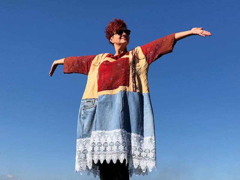 Frida Khalo Inspiriert Midi Denim Kleid Rot/Blau Patchwork Spitze Unten Saum Trimmen Upcycled Einzigartig Handgemacht Über-Größe Elegant Funky von NewLoveStory