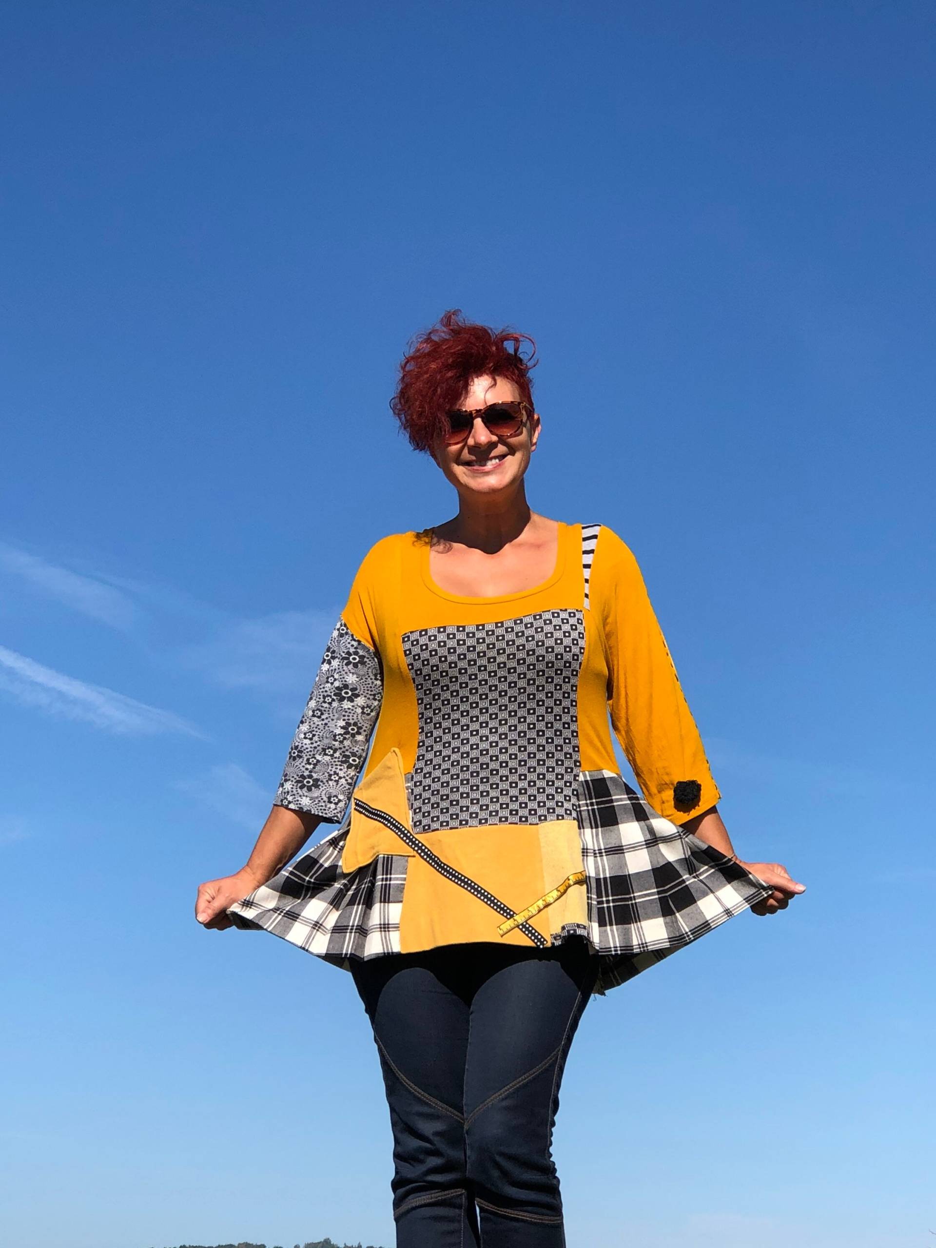 Gelb Funky Art To Wear Tunika Top Kariert Warme Töne Einzigartige Upcycled Kleidung Frau Outfit S/M Schön Bequem Vintage Senf Floral von NewLoveStory