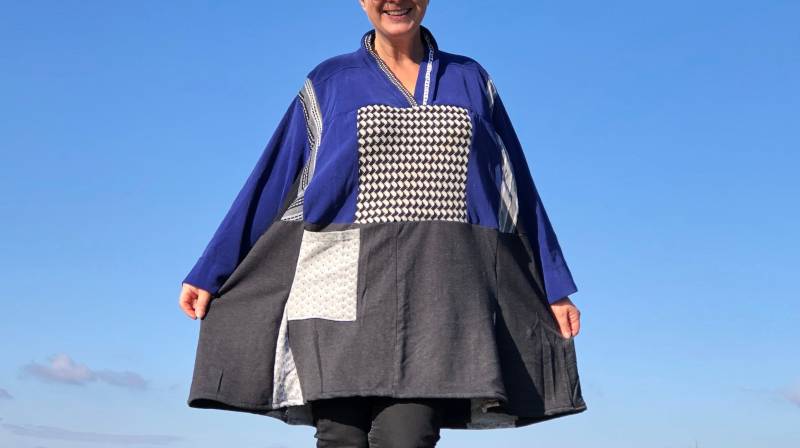 Kleid Zu Beeindrucken Büste 60 Patchwork Wolle Warm Pullover Handgemacht Einzigartige Pepita Muster Bequem Modern Upcycled Grau/Königsblau Weich von NewLoveStory