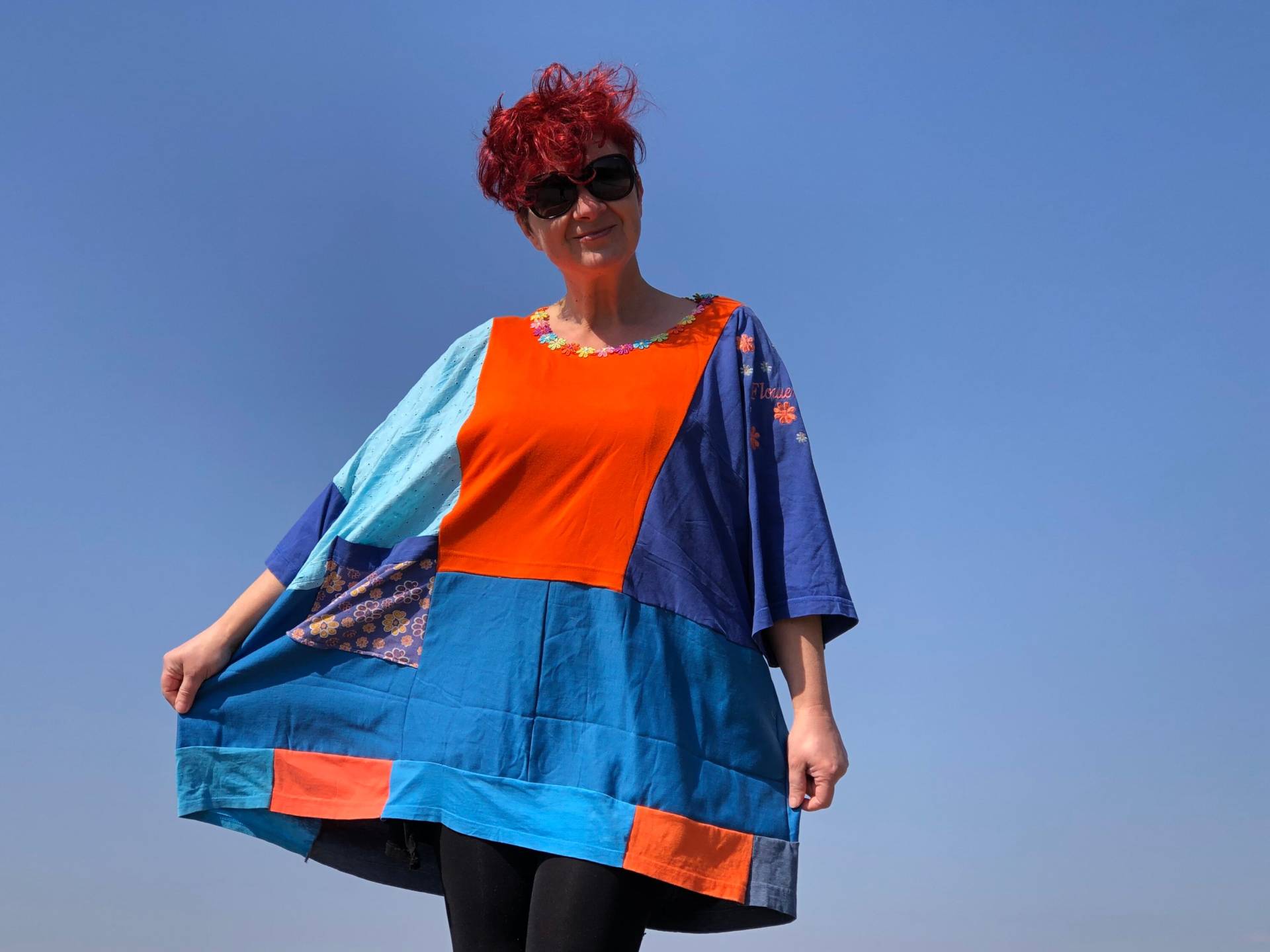 Orange Blau Tunika Plus Size Damen Upcycling Kleidung Handarbeit Unikat Stickerei Blumen Patchwork Kleid Frühlingsfarben Funky Girly Floral Eco von NewLoveStory