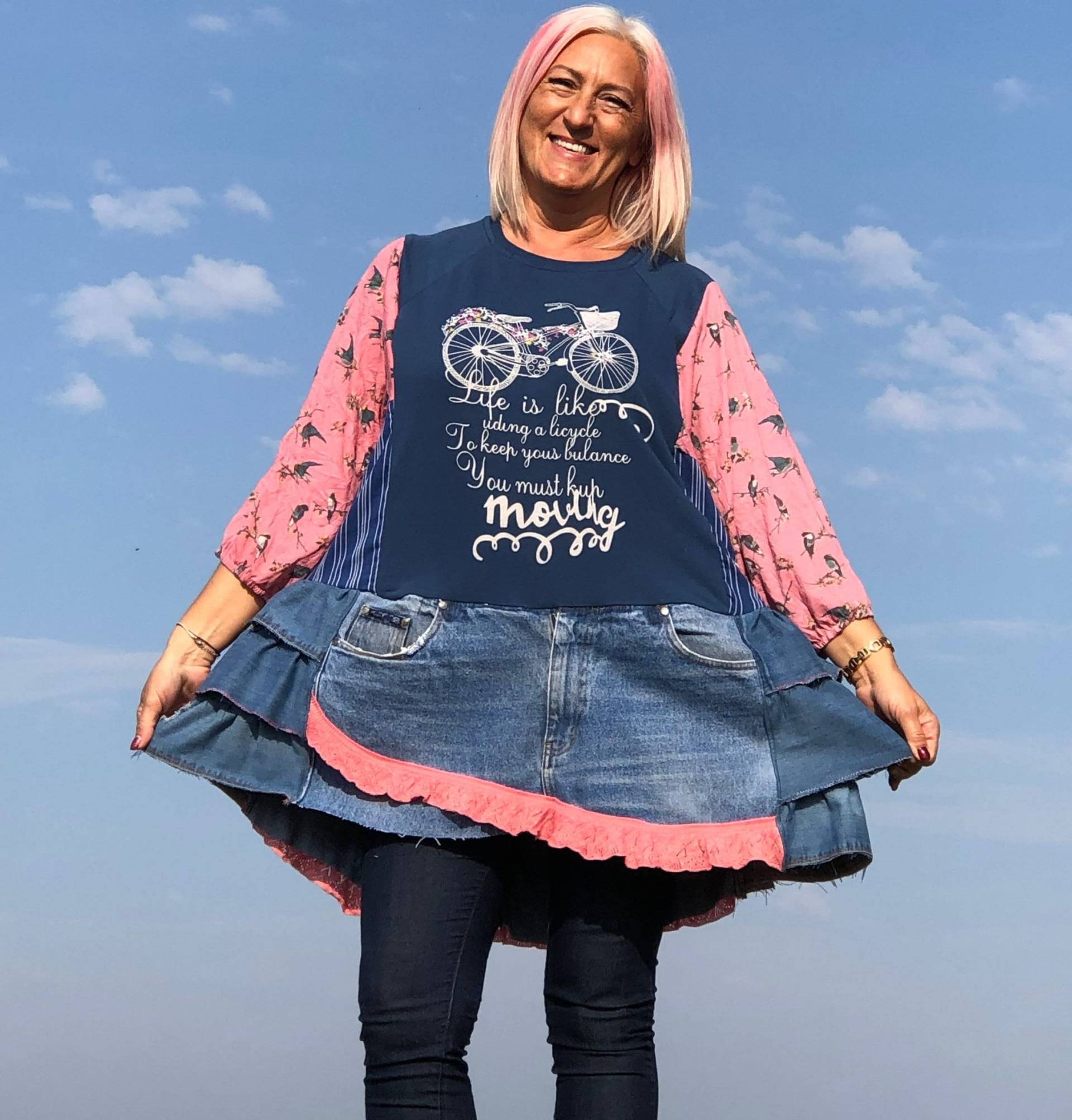 Pink & Denim Blau Tunika Kleid Upcycled Einzigartige Art Zu Tragen Patchwork Rüschen Lovely Tag Fahrrad Plus-Size Boho Street Style Shabby Chic Flowy von NewLoveStory