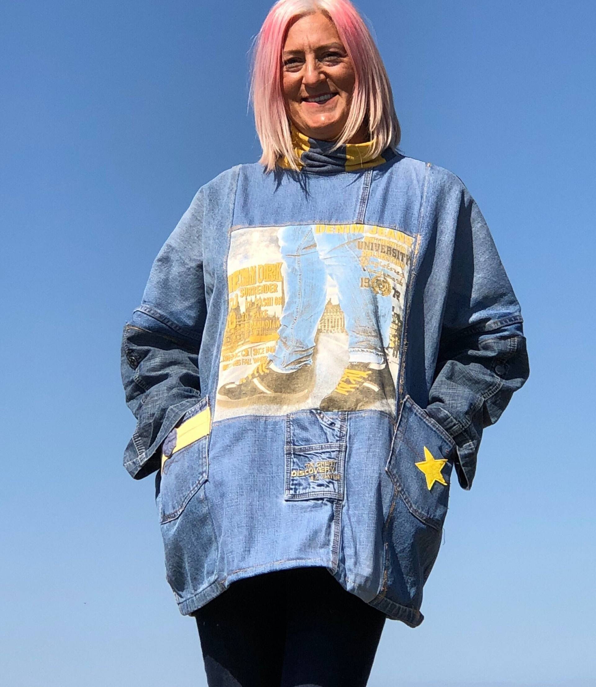 Unisex-Mode Jeansjacke in Übergröße, Einzigartiges Design, Umweltfreundlich, Tragbar, Kunst, Blau, Gelb, Kragen, Flippig, Schlicht, Taschen von NewLoveStory