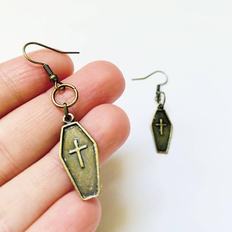 Bronze Sarg Kreuz Ohrringe | Schatulle Grabstein Goth Gothic Tod Halloween Punk Dark Cemetery von NewRoseStore