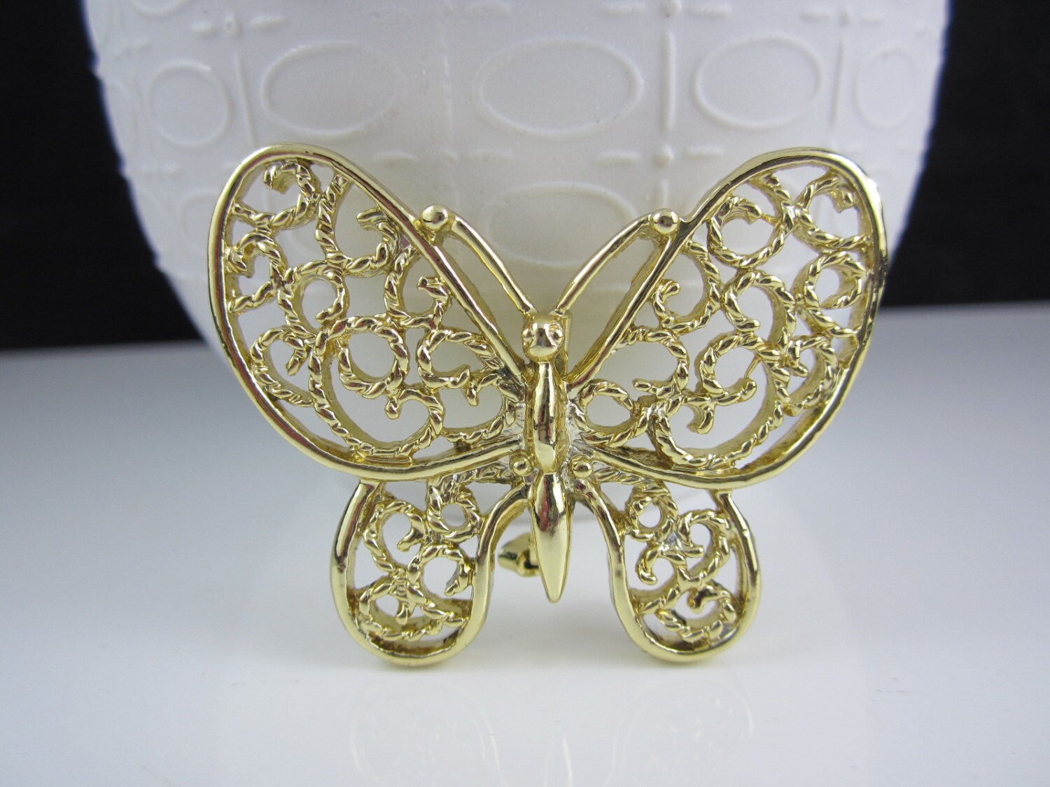 Elegante Gerry Gold-Ton Schmetterlingsbrosche von NewVisionVCJ