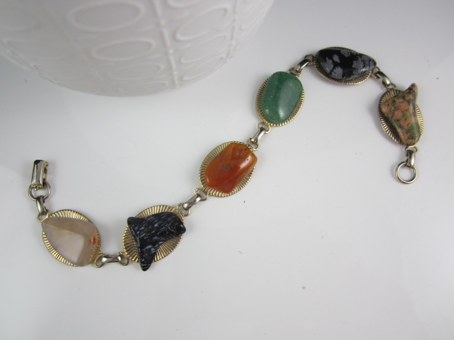 Schöne Vintage Natursteine Goldfarbenes Armband von NewVisionVCJ