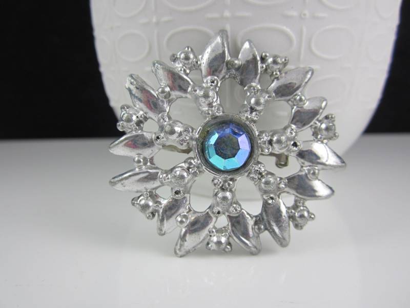 Sehr Schöne Vintage Silber-Ton Und Blauen Aurora Borealis Strass-Brosche von NewVisionVCJ