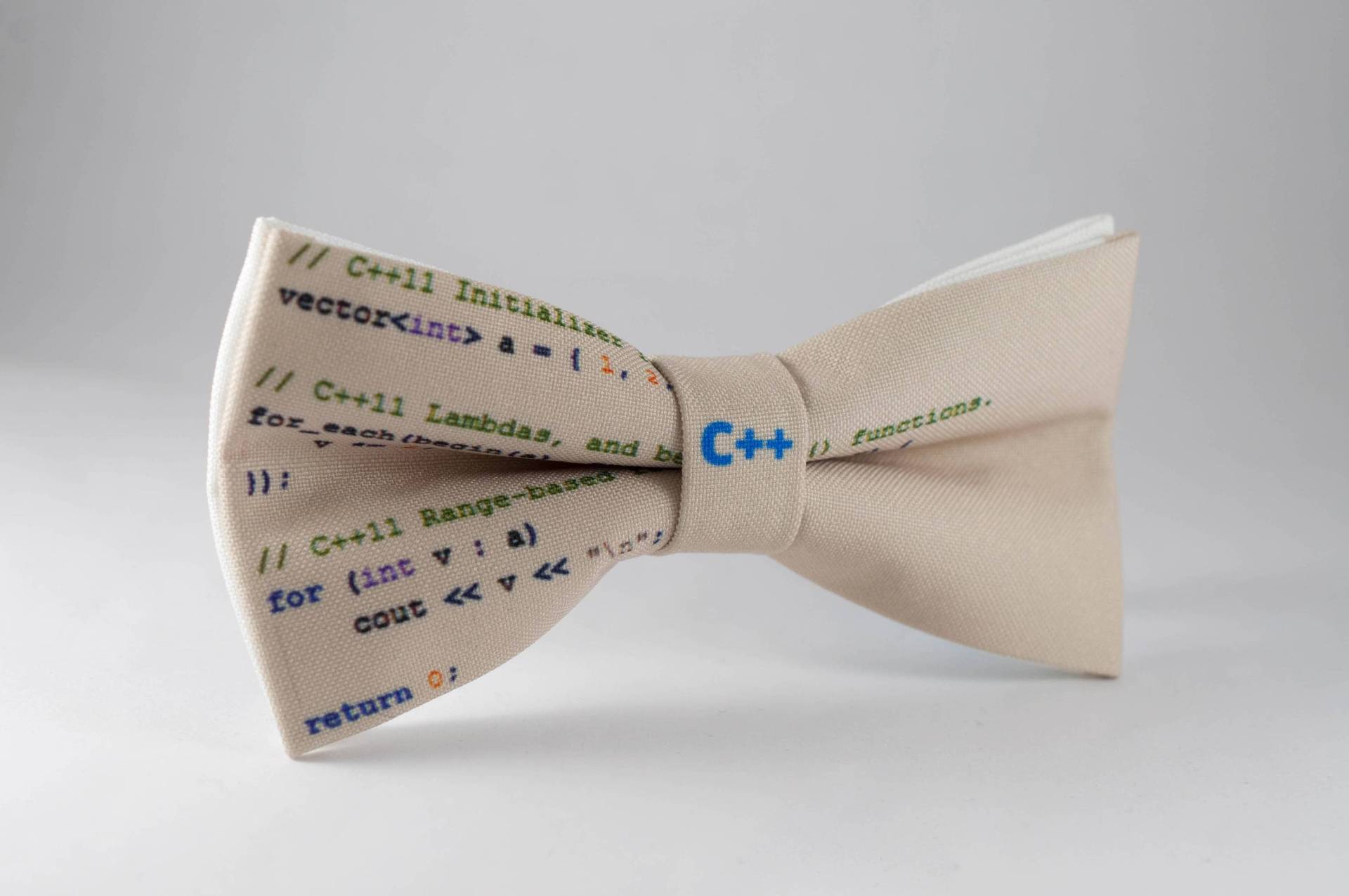 C++ Code Fliege - Programmierer Geschenk Handgemachte C++ Code Fliege - Programmierer Geschenk Handgemachte von NewWayCreationDesign