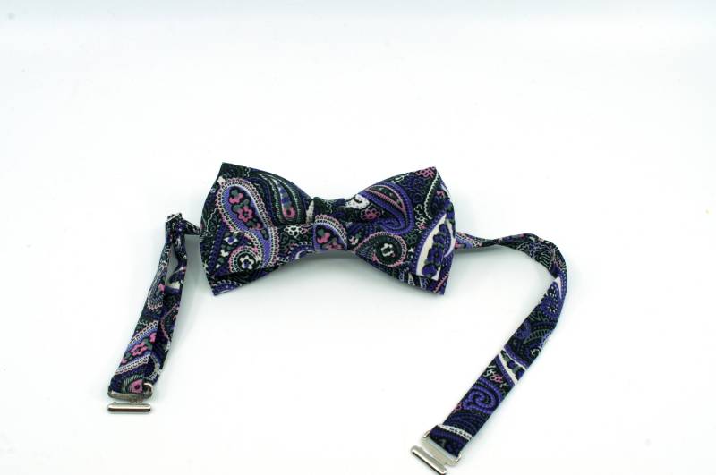 Handgefertigte Lila Paisley Fliege Verstellbare Hochzeitskrawatte von NewWayCreationDesign