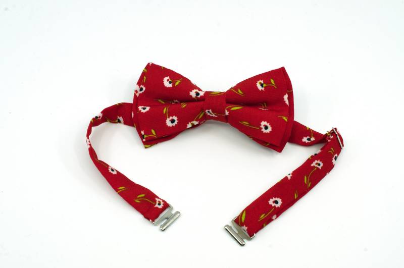 Handgemachte Rote Blumen Fliege Gänseblümchen Hochzeit Fliege von NewWayCreationDesign