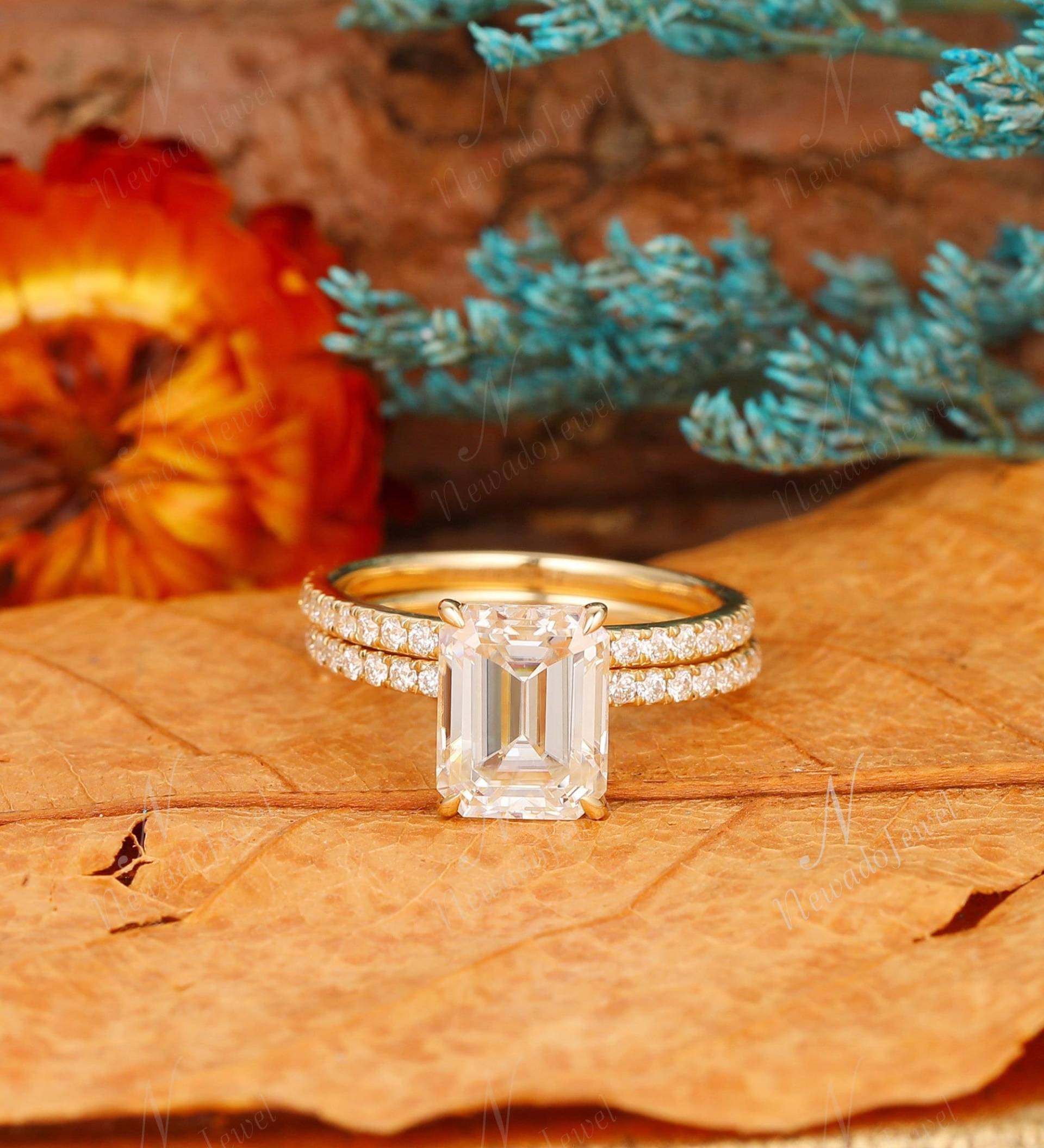 3Ct Smaragd Schliff Moissanite Braut Sets, 3/4 Eternity Band Ring, Art Deco Verlobungsring Set Für Sie, 14K Gelbgold Versprechen Stapelring von NewadoJewel