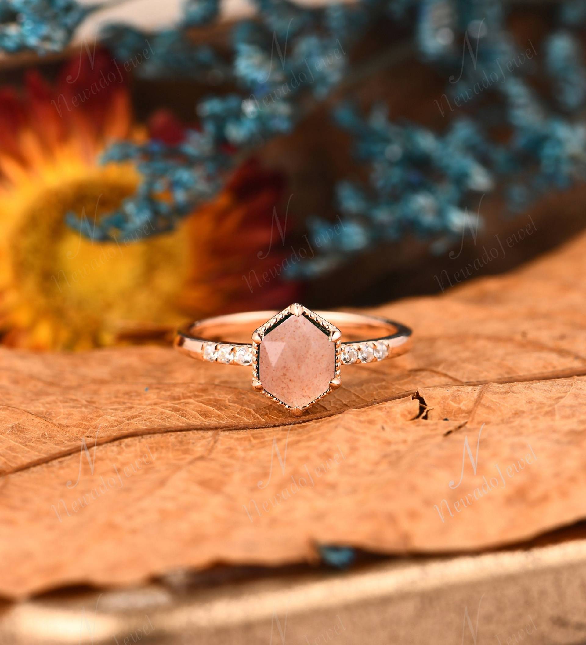 Einzigartiger Langer Hexagon Sunshine Stone Verlobungsring, Art Deco Versprechen Ehering, Edelstein Jahrestag Ring, 14K Roségold Antragsring von NewadoJewel