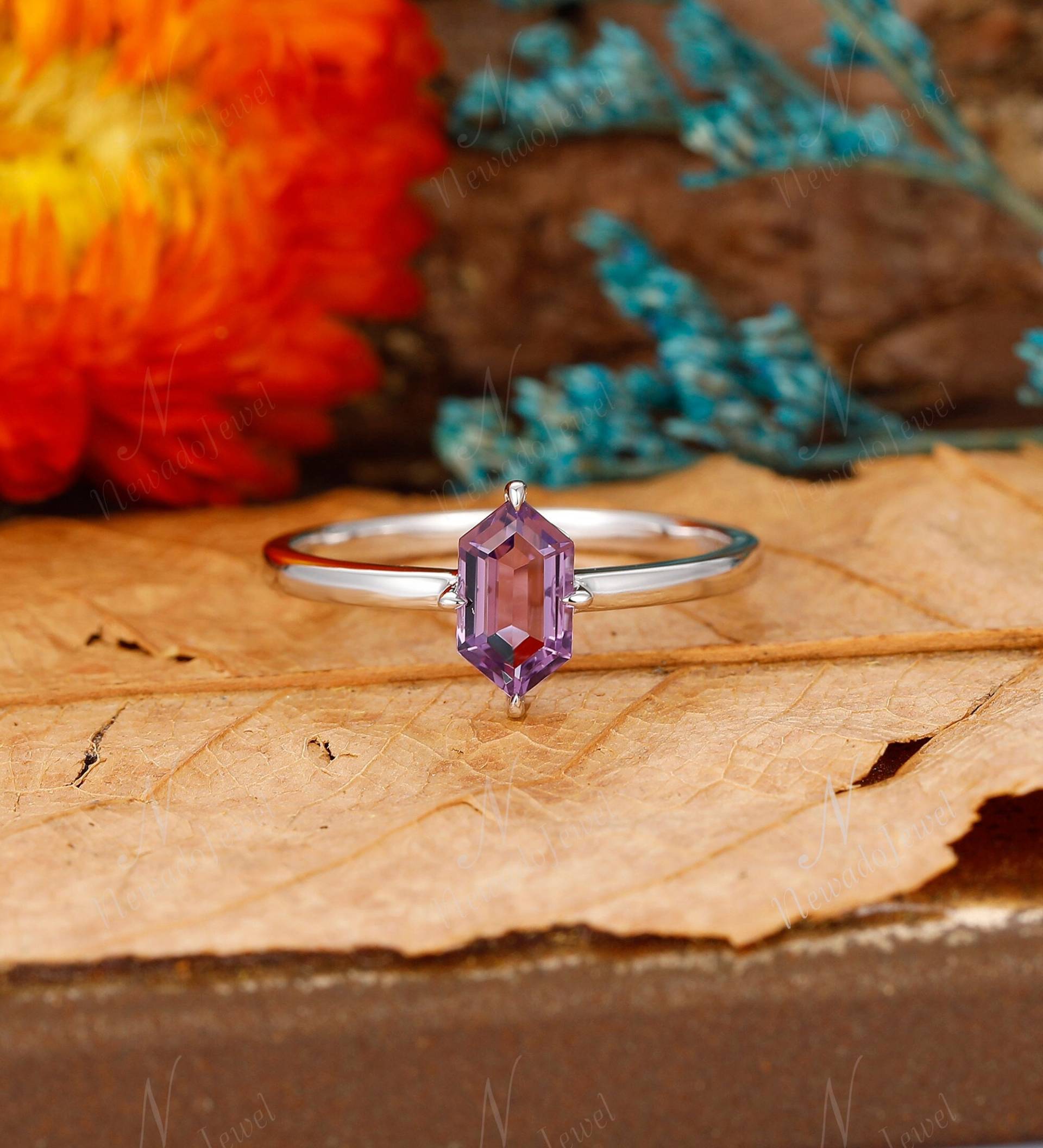 Februar Geburtsstein Ring, Frauen Ehering, Langer Hexagon Schliff 5x9mm Natürlicher Amethyst Art Deco Verlobungsring, Vintage Versprechen Ring von NewadoJewel