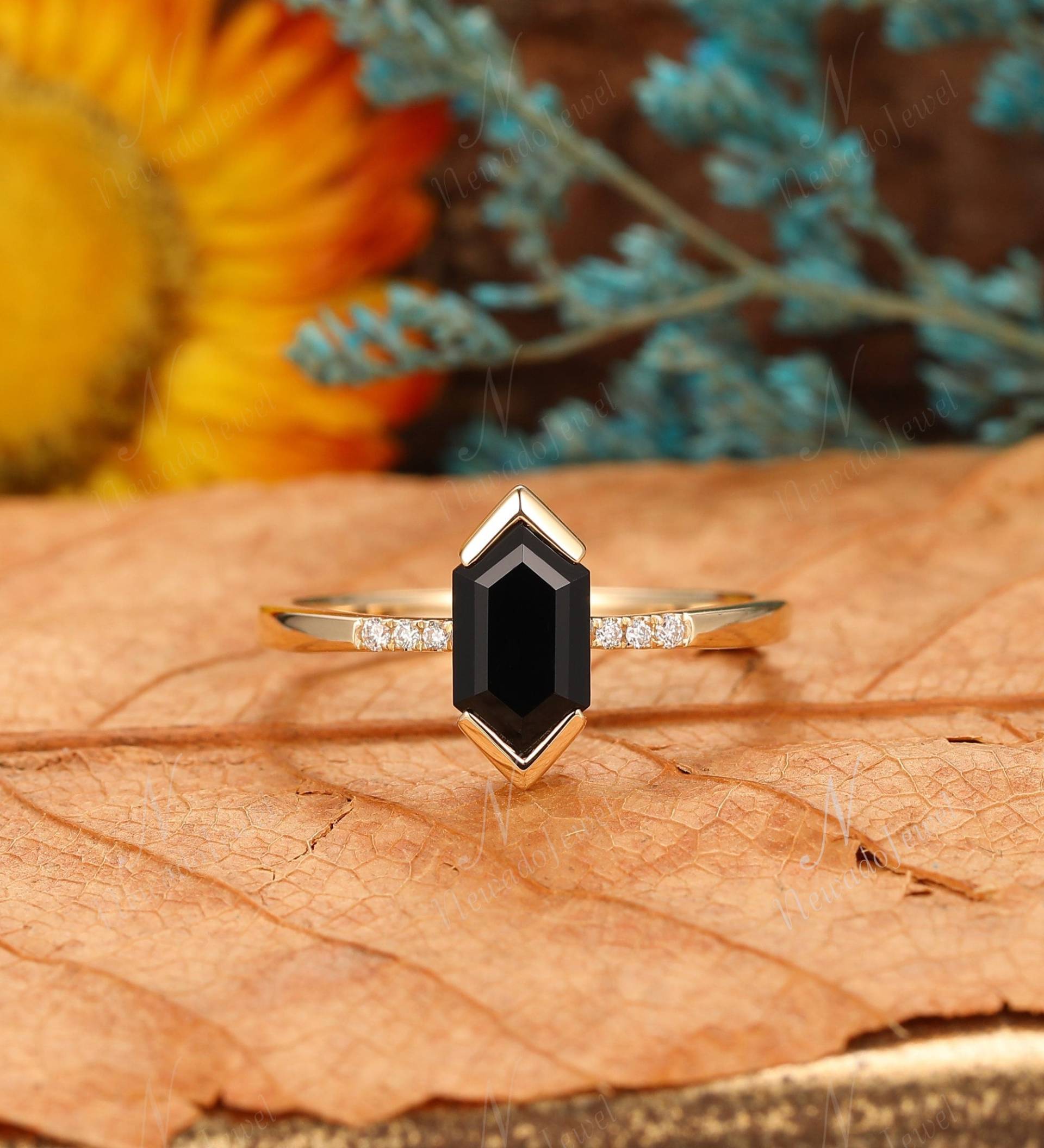 Langer Hexagon Cut 5x9mm Natürlicher Schwarzer Onyx Ring, Verlobungsring, Einzigartiges Versprechen Geschenk Für Sie, Vintage Roségold Jubiläumsring von NewadoJewel