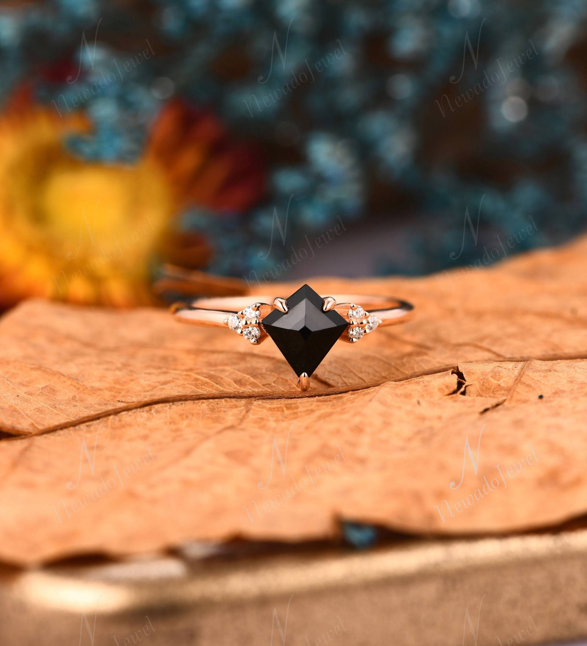 Natürlicher Schwarzer Onyx Ring, Rhombus Cut 7x8mm Achat Diamant Cluster 14K Rose Gold Versprechen Zierliche Ehering von NewadoJewel