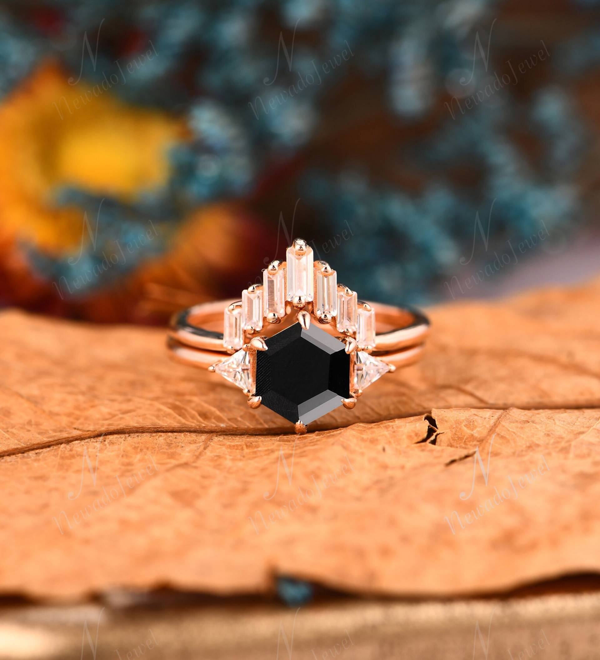 Onyx Brautring Set, Hexagon Cut Schwarzer Achat Verlobungsring Art Deco Baguette Moissanit Ring, Vintage Jahrestag Geschenk Für Sie von NewadoJewel