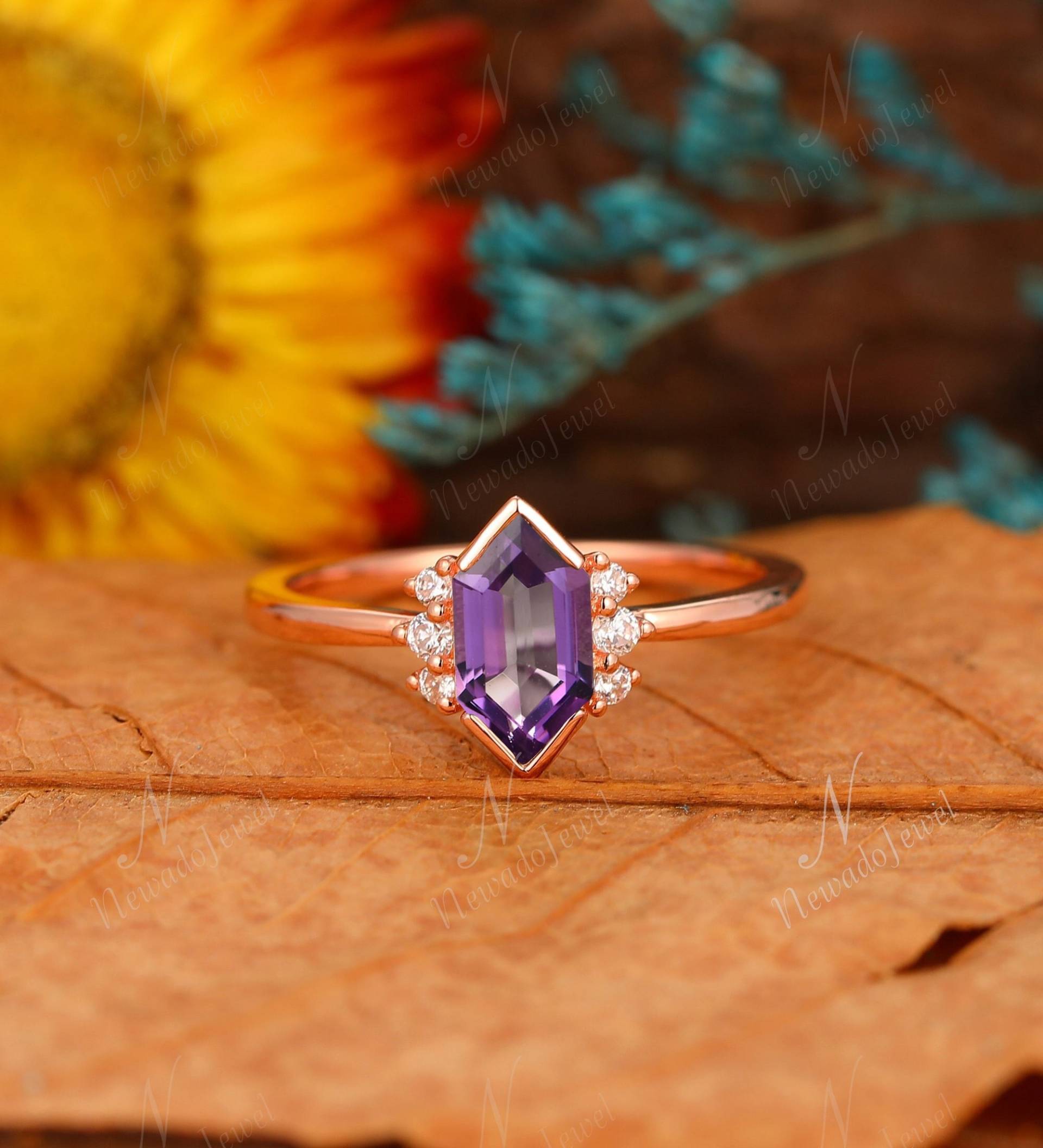 Zierlicher Hexagon Cut Amethyst Ehering, Art Deco Braut Verlobungsring, 1.1Ct Birthstone Ring, Vintage Rosegold Versprechen Ring von NewadoJewel