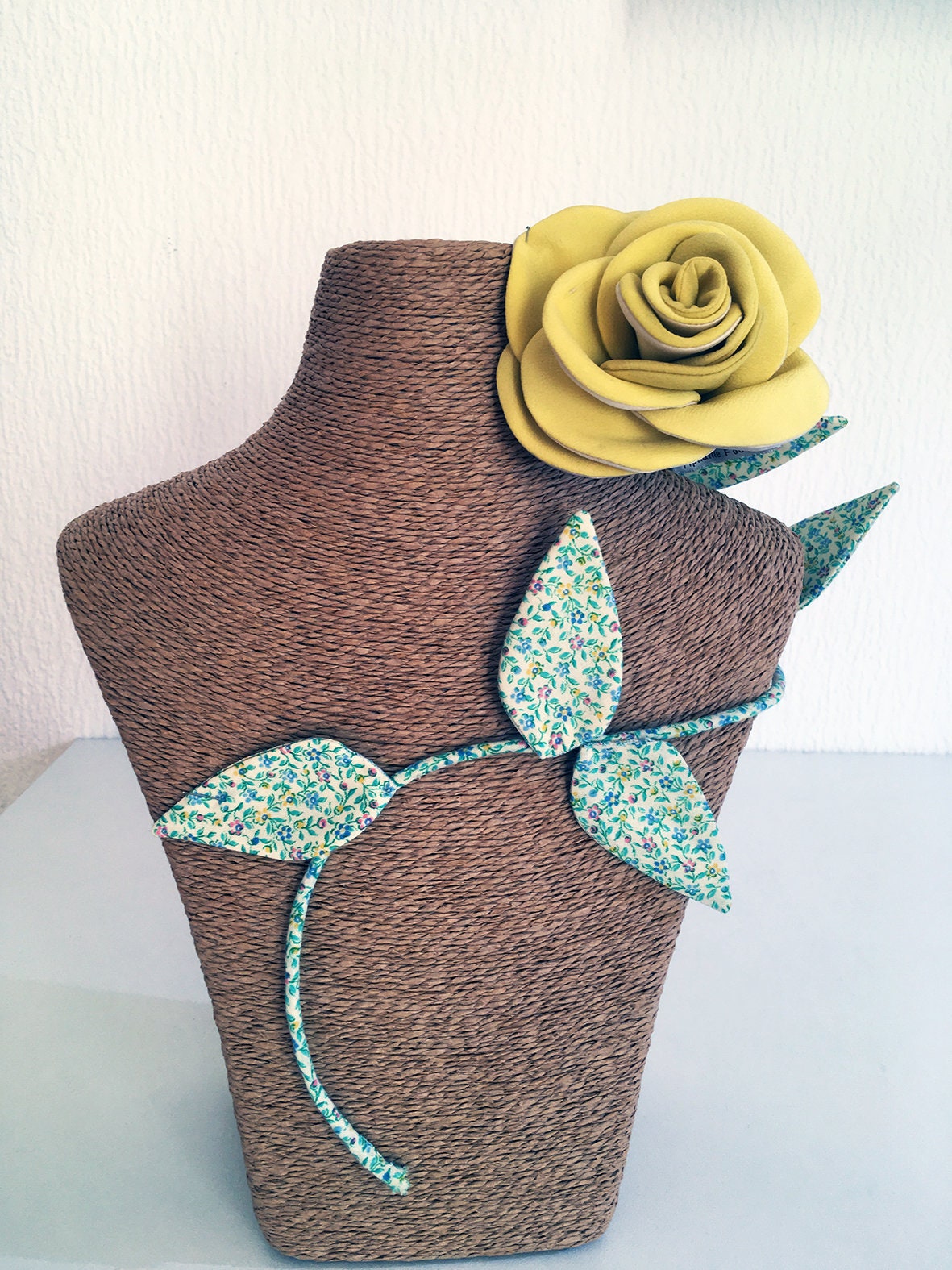 Blume Brosche Textil Schmuck Inspiriert Von Der Rose Mode-Accessoire Für Frauen Blume Brosche Textil Schmuck Inspiriert Von Der Rose Mode-Accessoire Für Frauen von Newfleurhaus