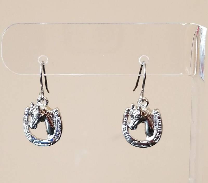 Versilbert Kentucky Derby Pferd & Hufeisen Baumeln Haken Zinn Ohrringe Frauen Bleifrei Schmuck Usa von NewportStores
