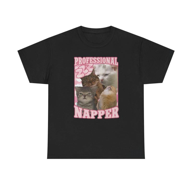 Lustiges Katzen-Shirt Professionelles Napper-T-Shirt - Relaxed Fit-Baumwoll-T-Shirt Lustiges Katzen-Shirt Professionelles Napper-T-Shirt - Relaxed Fit-Baumwoll-T-Shirt von NewsAndTrends