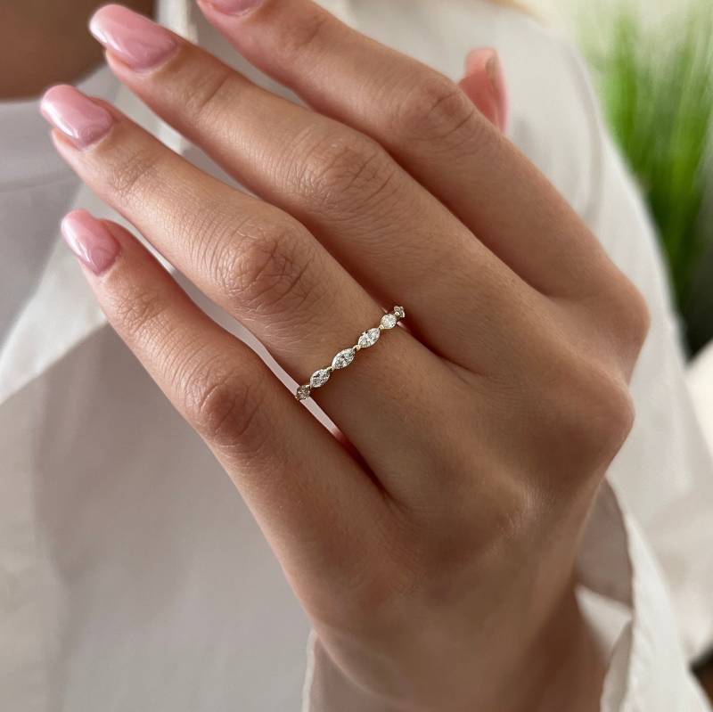 0.35 Karat Lab Zuchtdiamant Marquise Band/Zierliche Gelbgold Diamant Passende Frauen Ehering Dünne von NextDiamonds