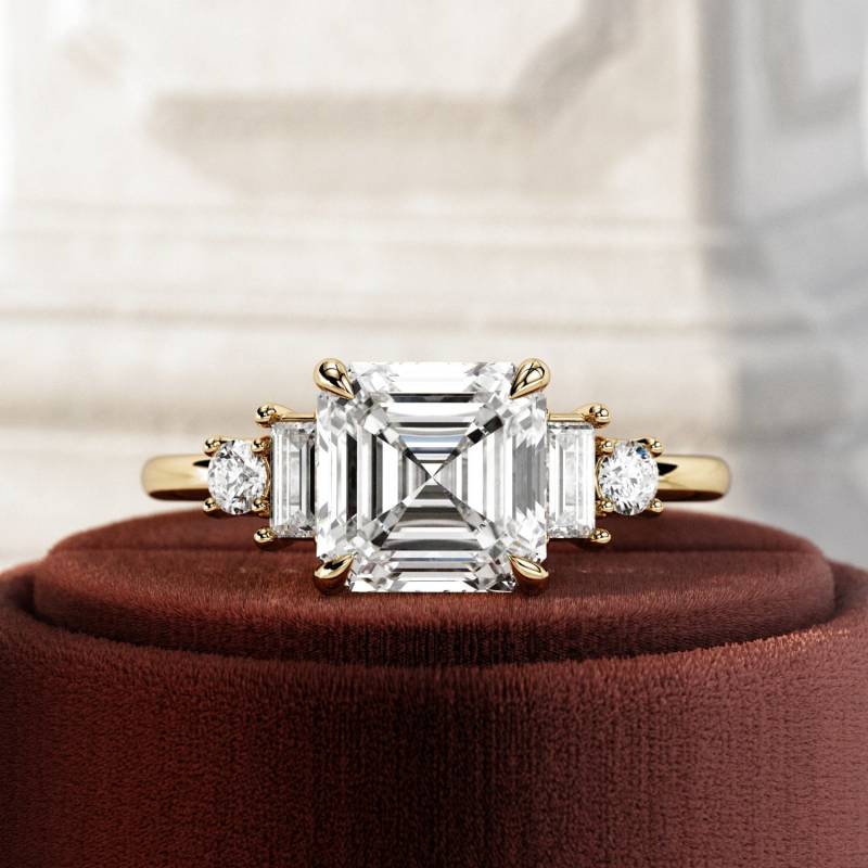 2 Karat Asscher Schliff E Vvs2 Diamant Ring/5 Steine Verlobungsring Im Baguette Und 14K Gelbgold von NextDiamonds