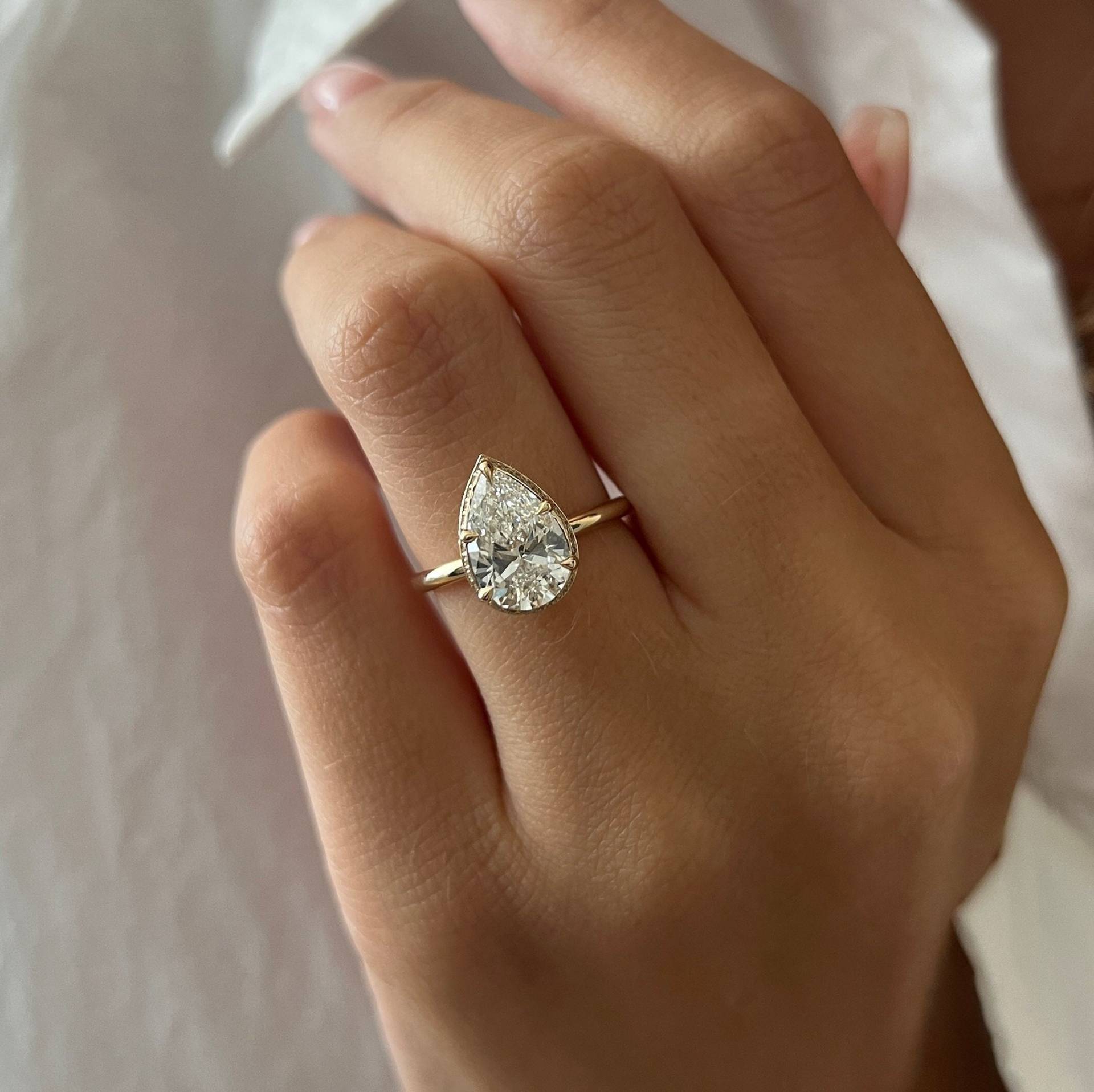 2 Karat Diamant Verlobungsring Im Birnenschliff/Edge Halo Birnenform Lab Gewachsener Diamantring 14K Gold Birnen-Verlobungsring Birnen-Halo-Ring 2 Karat Diamant Verlobungsring Im Birnenschliff/Edge Halo Birnenform Lab Gewachsener Diamantring 14K Gold Birnen-Verlobungsring Birnen-Halo-Ring von NextDiamonds