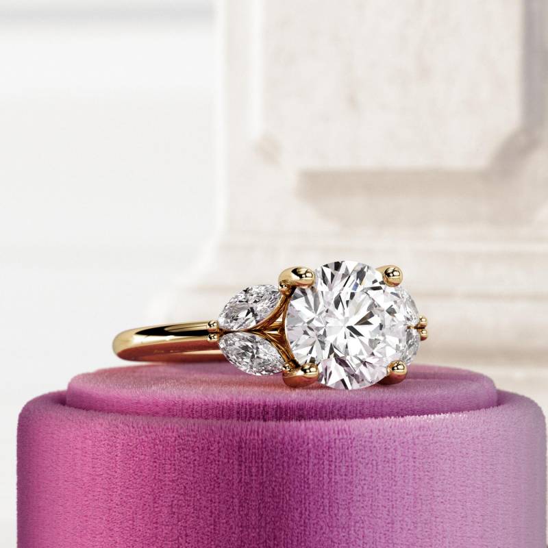 2 Karat Rund E Vvs2 Lab Diamant Natur Inspiriert Verlobungsring/14K Gelbgold Einzigartiger Drei-stein-Cluster-Ring Blumenmuster-Ring von NextDiamonds