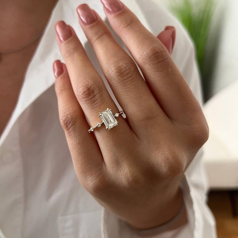 2 Karat Smaragd Schliff E Vvs2 Labor Diamant Dünner Verlobungsring/Messerprofil Zierlicher Vorschlag Ring in 14K Gold Doppelkrallen Zinken von NextDiamonds