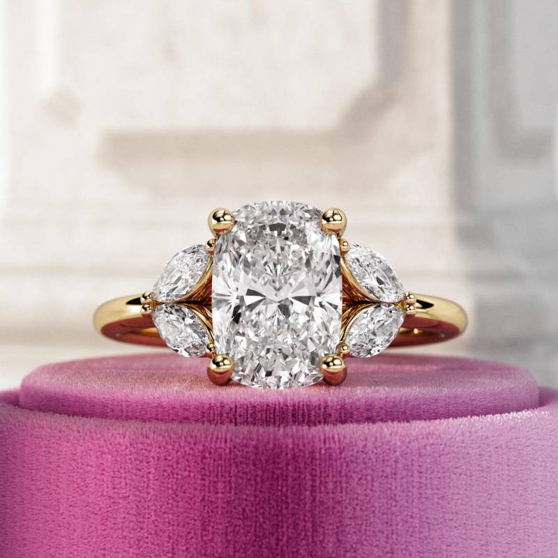 3 Karat Länglicher Kissen Labor Diamant Verlobungsring/14 K Gold Natur Inspirierter Ring Marquise Seitensteine Einzigartiger 3-stein-Ring von NextDiamonds