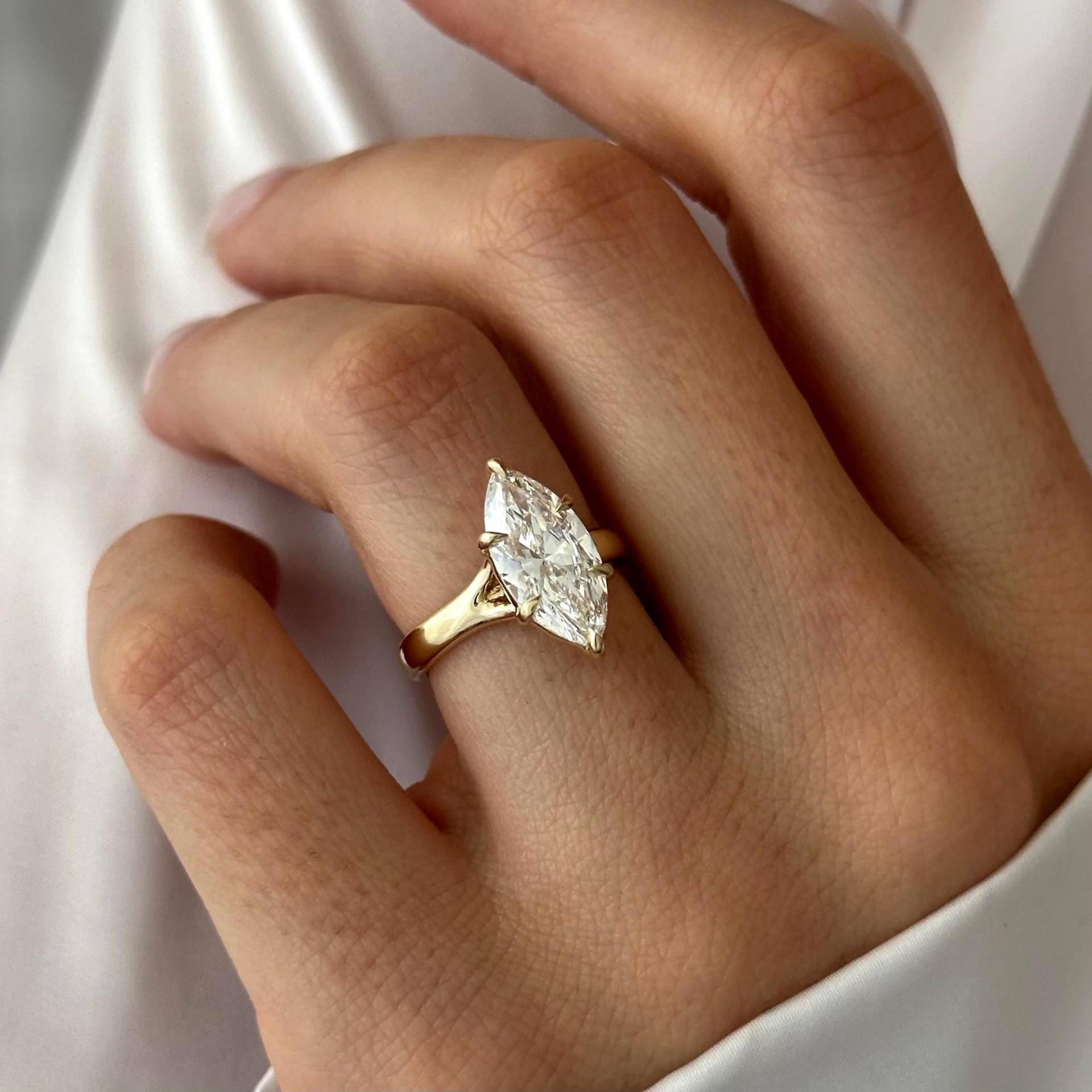 3 Karat Marquise E Vvs2 Solitärring Mit Labor Diamanten/Gespaltener Schaft, Verlobungsring Aus 585Er Gelbgold 2, 7 Mm Dicker Bandring von NextDiamonds