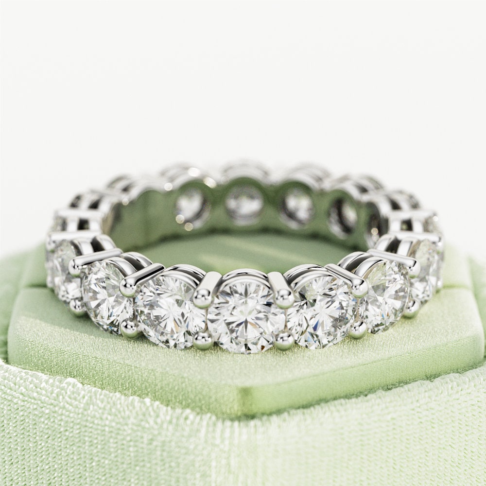 4.8 Karat Labor Diamant Ehering/Geteilte Zinken Eternity Band Ring Offener Korb von NextDiamonds