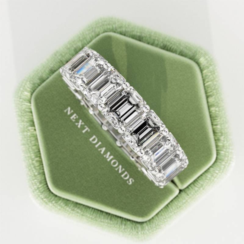 8 Karat Emerald Cut E Vvs Lab Zuchtdiamant Eternity Band/14K Weißgold Korb Set Voll Ring Smaragd Diamant Gemeinsame Prong von NextDiamonds