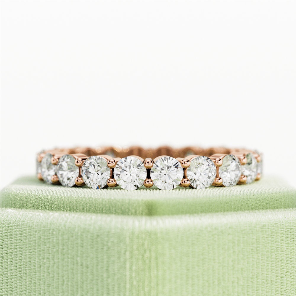 Im Labor Gewachsenes Diamant Eternity Band/stapelbares 2.0Tcw Gemeinsame Zinken 14K Rosegold Ehering Cvd von NextDiamonds