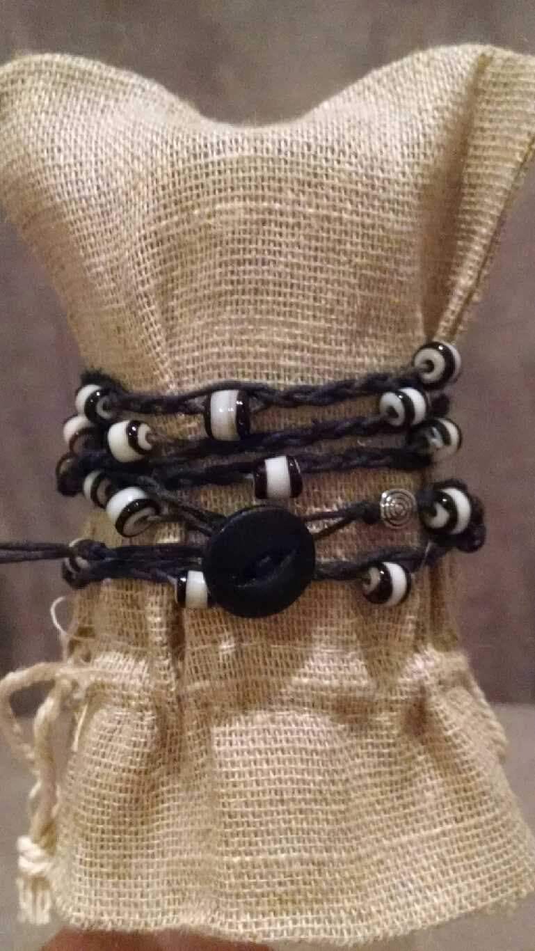 Schwarz-Weißes Glasperlen Wickelarmband von NextThursday