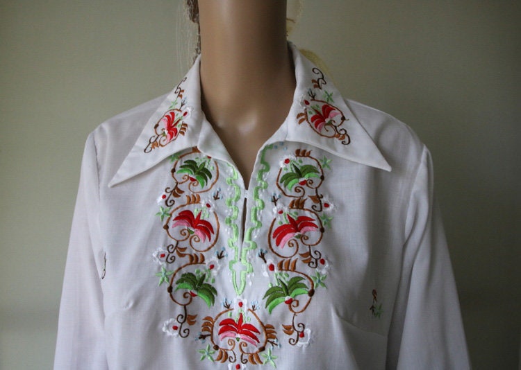 Damen Weiß Bestickte Bluse Flared Sleeves Großformat von Nextgemvintage