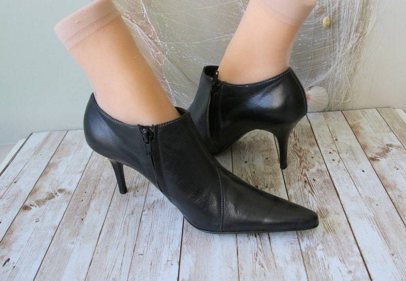 Vintage Högl Schwarze Leder Fußstiefel High Heel Booties Spitze Schuhe 6, 5 von Nextgemvintage