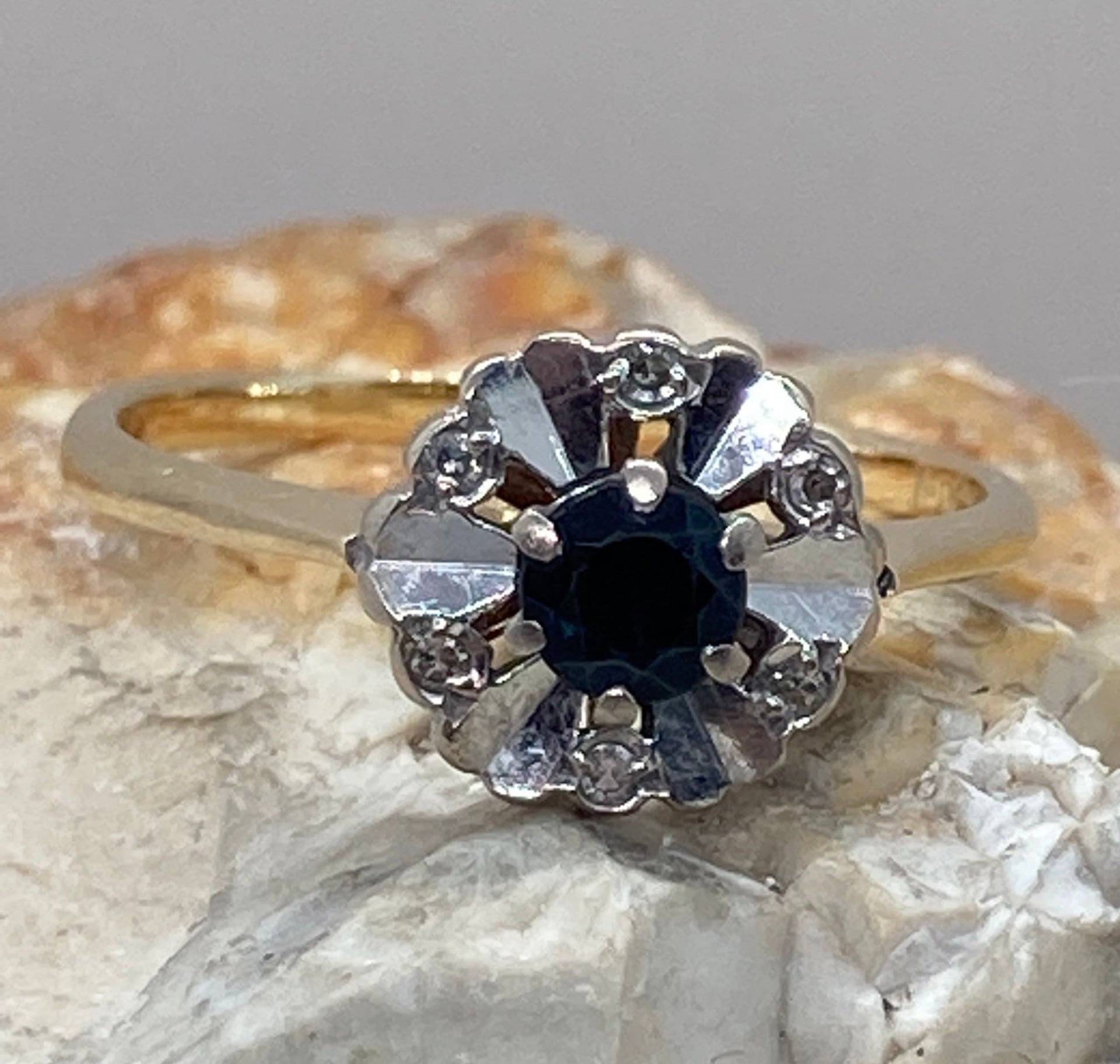 18 Karat Und Platin 20Th Century Diamant Saphir Daisy Ring Größe Ukn Usa6, 75 von Nextotheheart