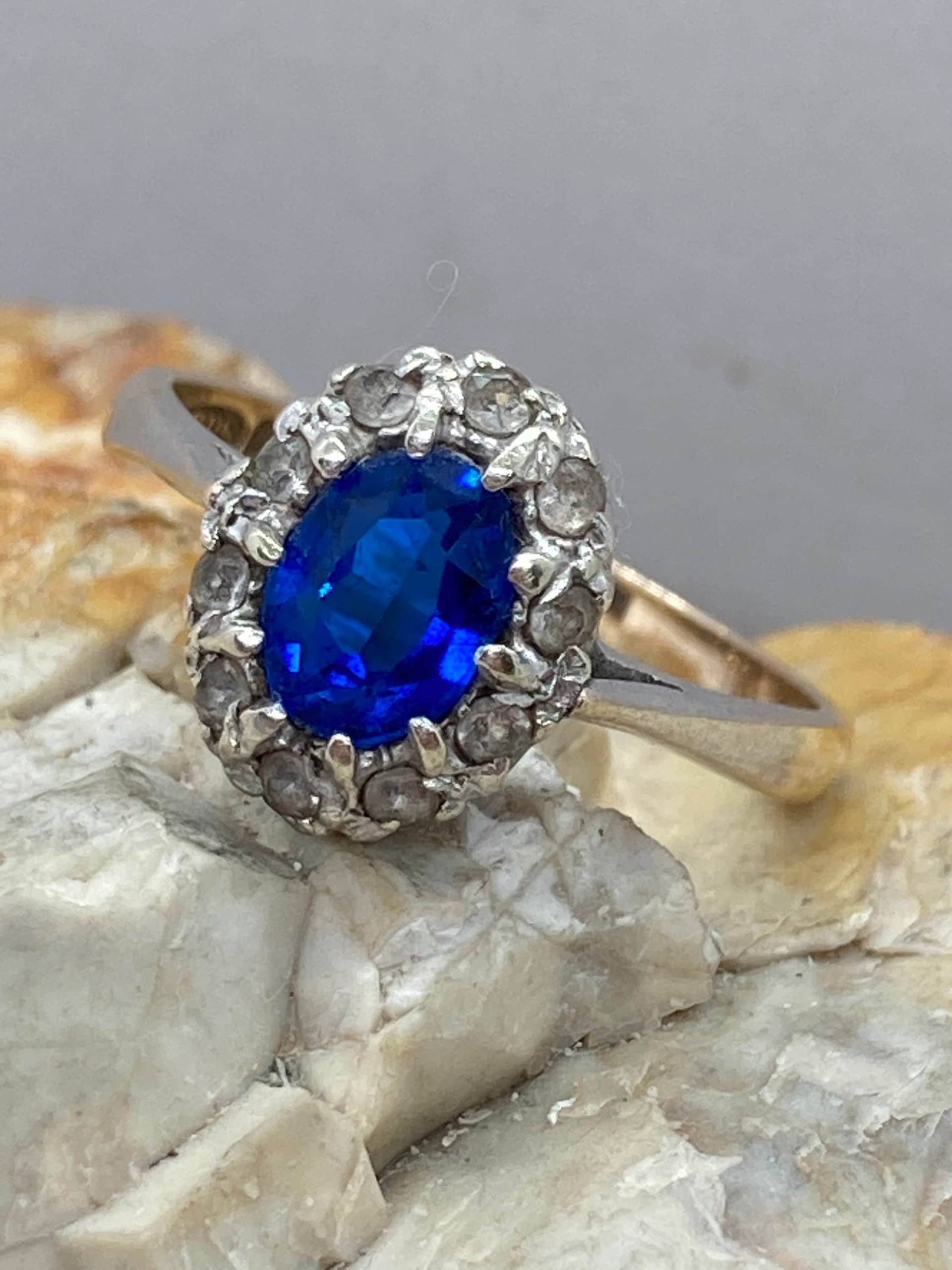 Blau-Weißer Spinell 1968 Vintage Gold Heiligenschein Ring Gr.1/2 Usa7 von Nextotheheart