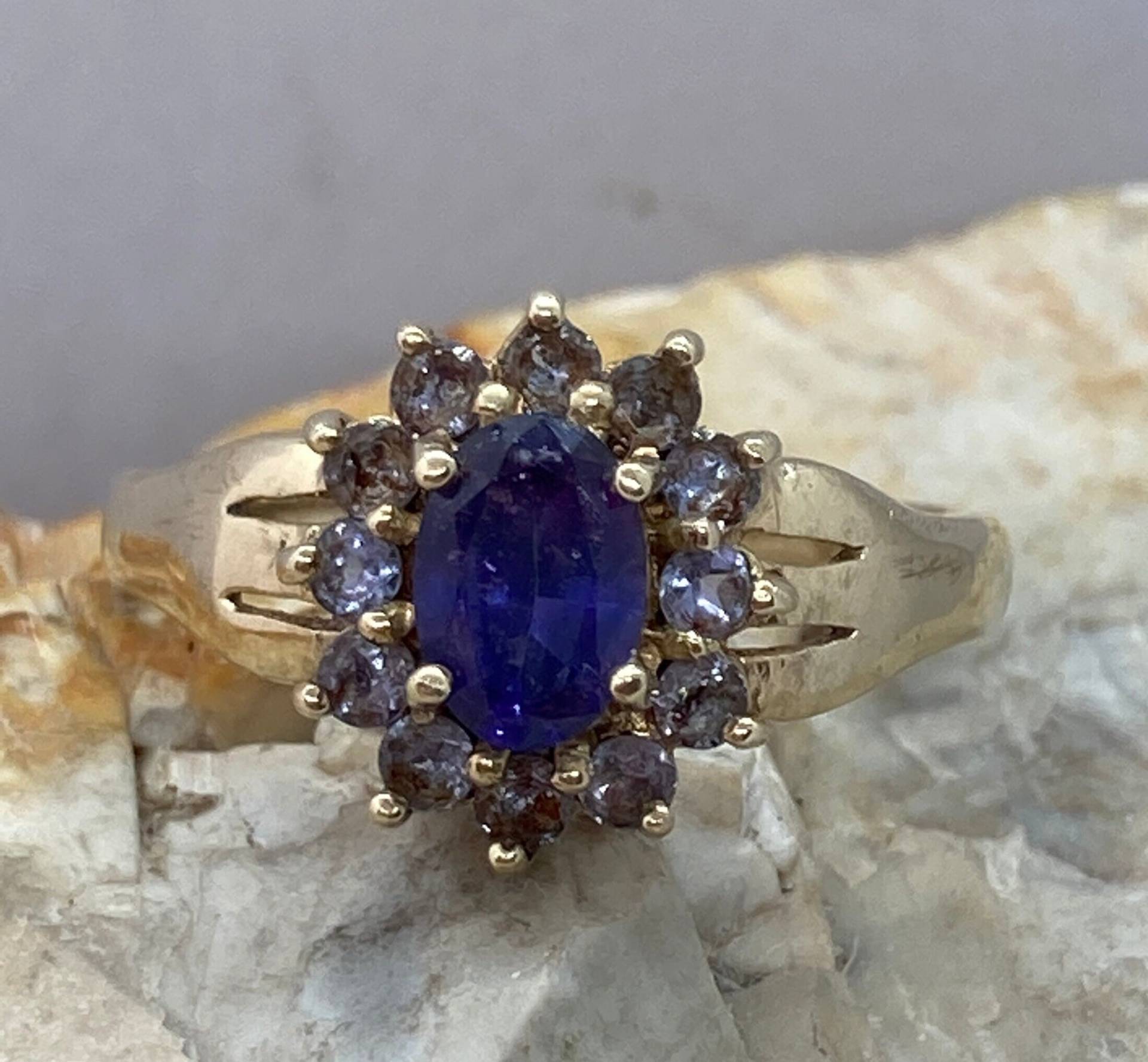 Vintage 10Ct Gold Amethyst Halo Ring Gr.10Ct Ukq Usa8 von Nextotheheart