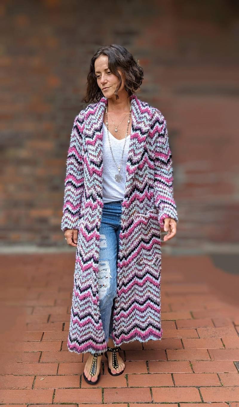 Nici Couture Ibiza Dicker Strickmantel Fantasie Cozy Cardigan Knit Mit Taschen Lange Strickjacke Coat Boho Zick Zack Mantel von NiCiCOUTUREfashion