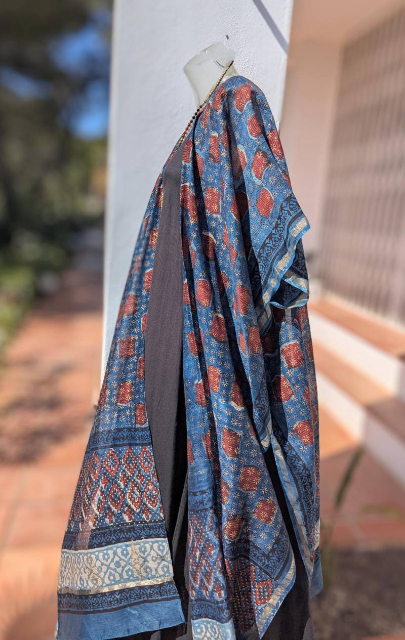 Nici Couture Ibiza Kimono Oversize Ethno Robe Upcycling Sari Blau Folklore Tunika Rot Kaftan Cardigan Kleid Gold Sarong Festival von NiCiCOUTUREfashion