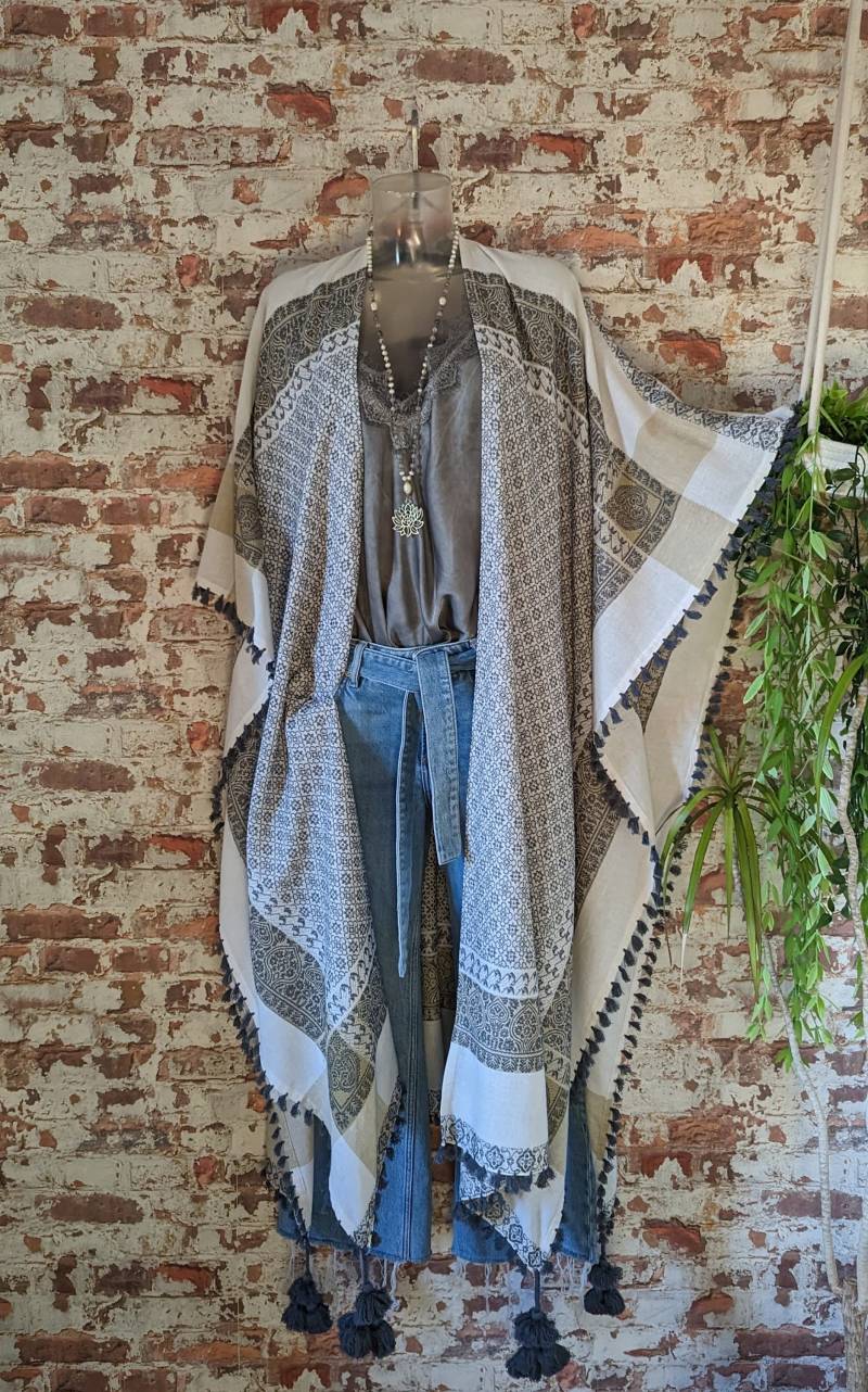 Nici Couture Ibiza Kimono Oversize Kleid Lang Weiß - Grau Tunika Baumwolle Folklore Kaftan Boho Robe Beige Fransen Gipsy Poncho Ethno von NiCiCOUTUREfashion